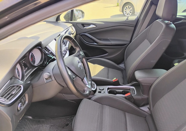Opel Astra cena 54900 przebieg: 89320, rok produkcji 2017 z Cieszanów małe 211